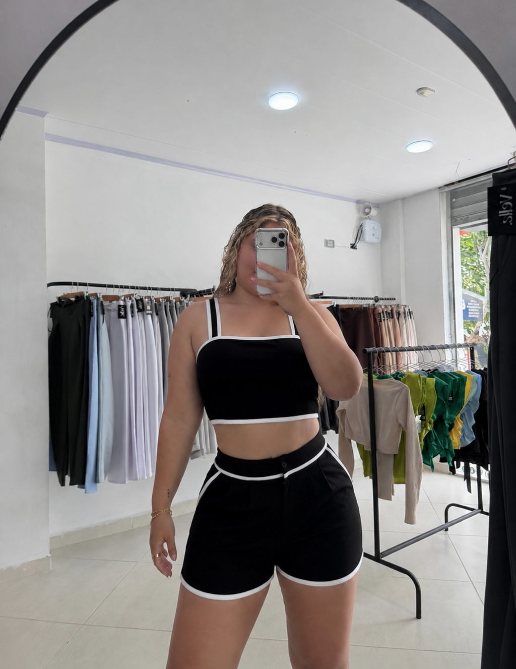 Top más short
