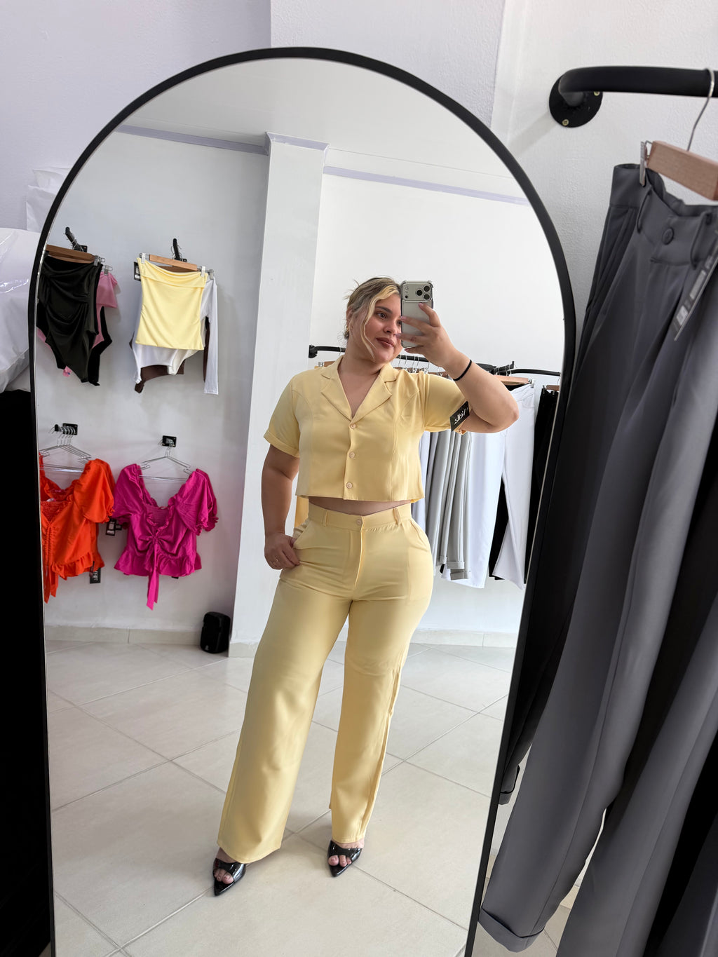 Conjunto amarillo