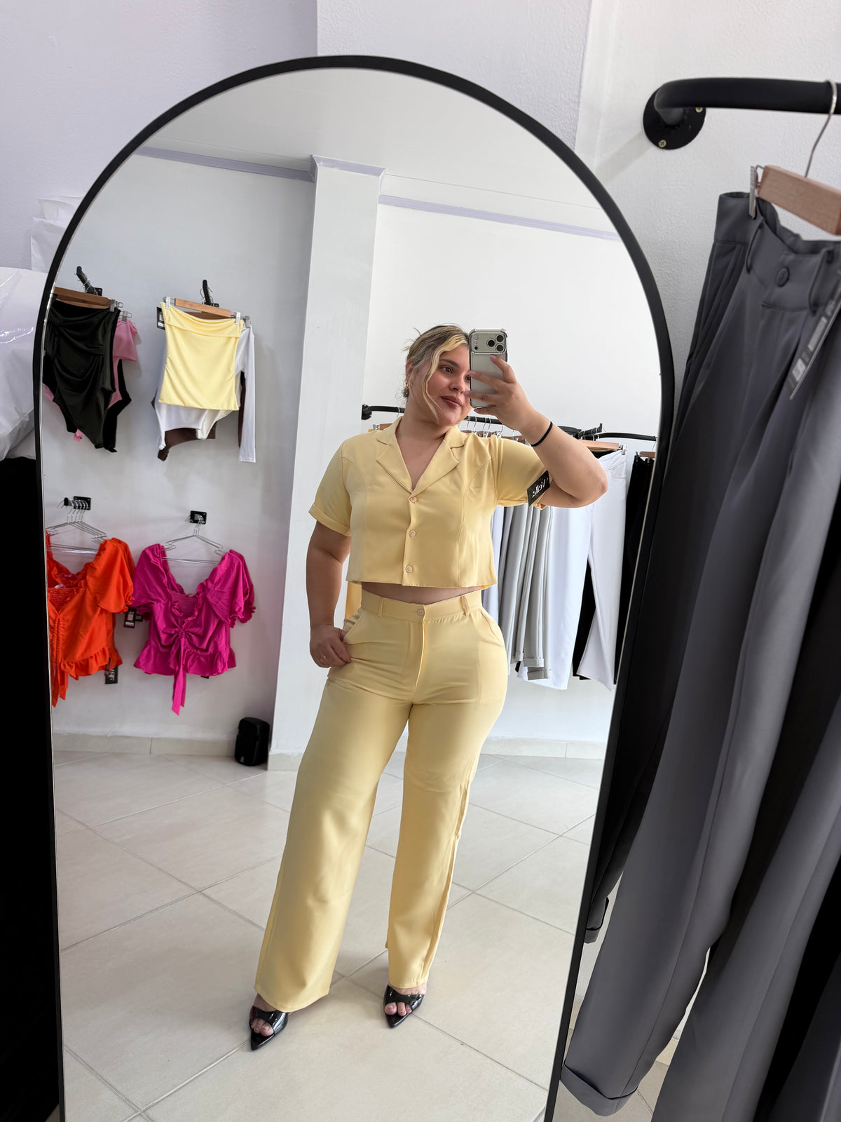 Conjunto amarillo