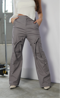 Pantalon cargo con corbaticas