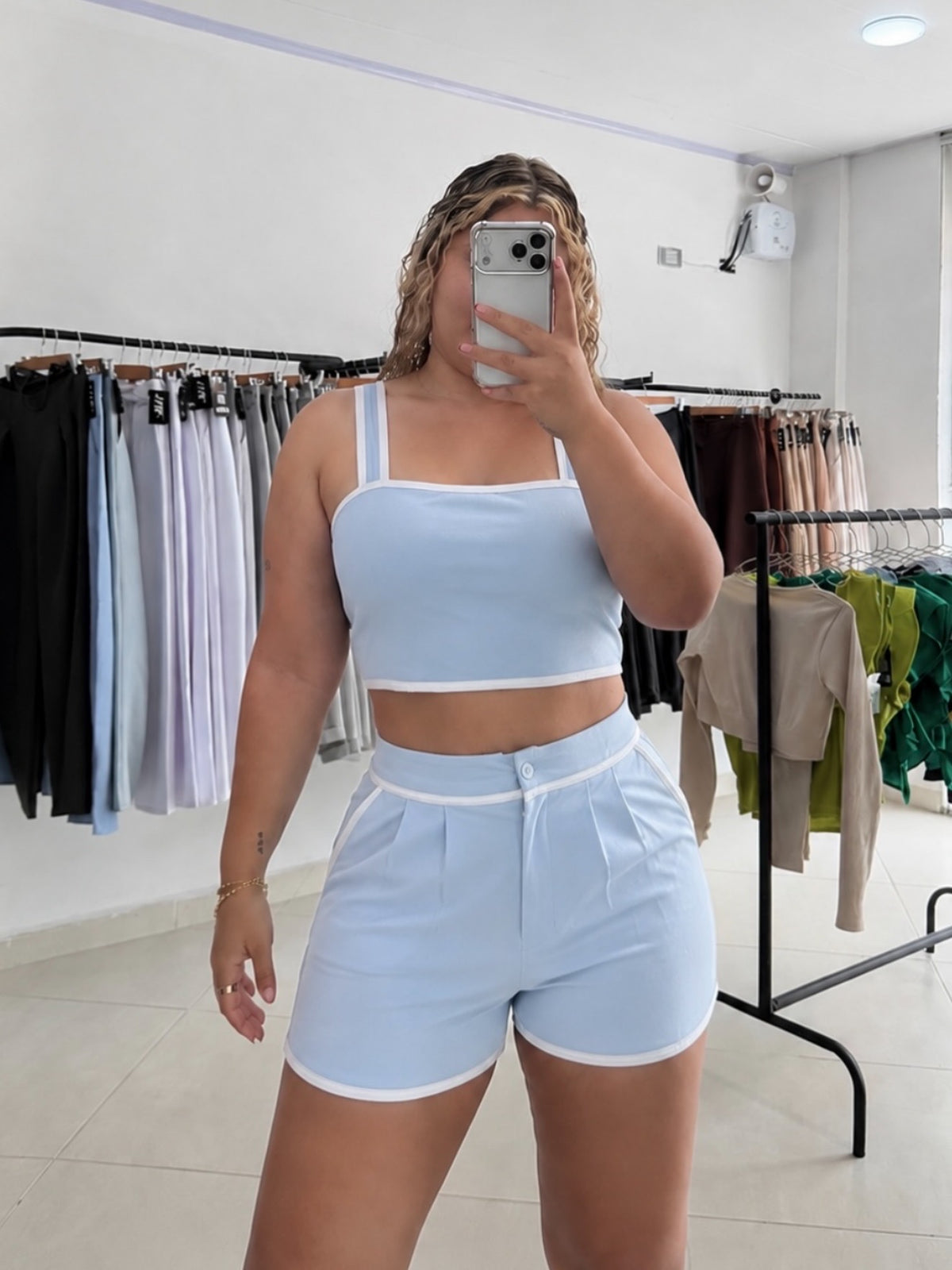 Top más short